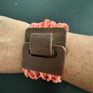 Brede houten armband met elastiek
