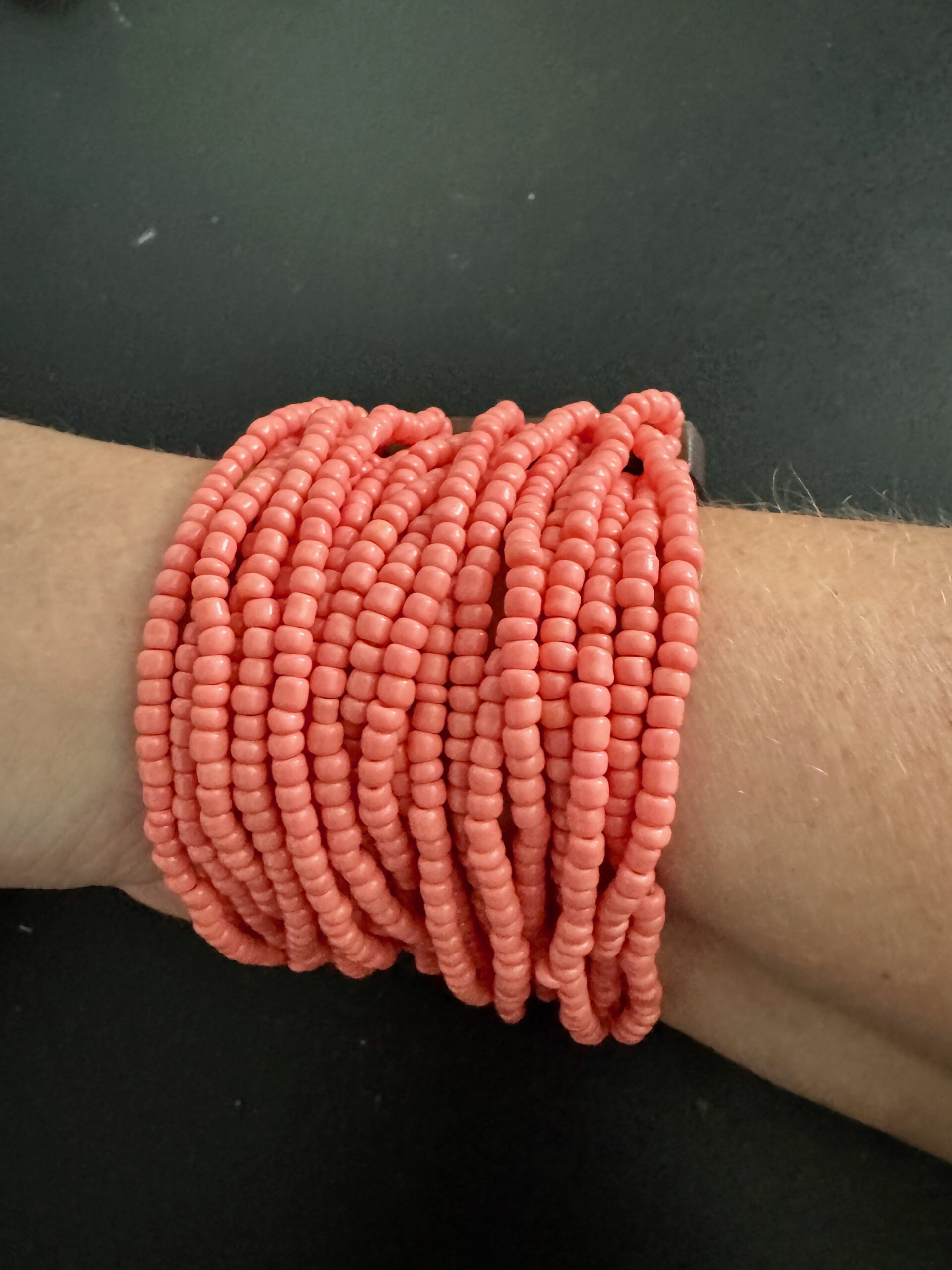 Brede houten armband met elastiek