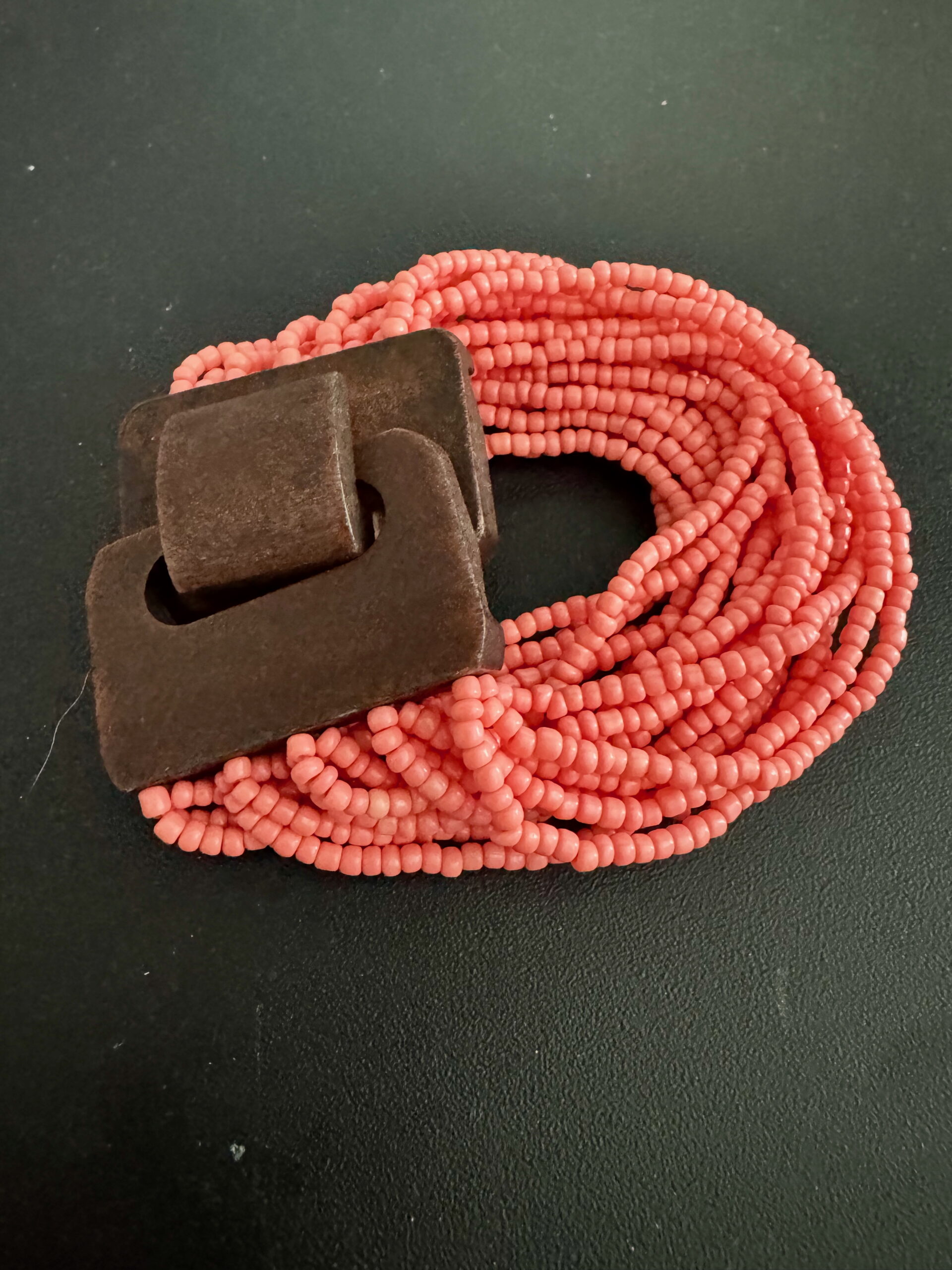 Brede houten armband met elastiek