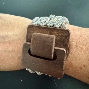 Brede houten armband met elastiek
