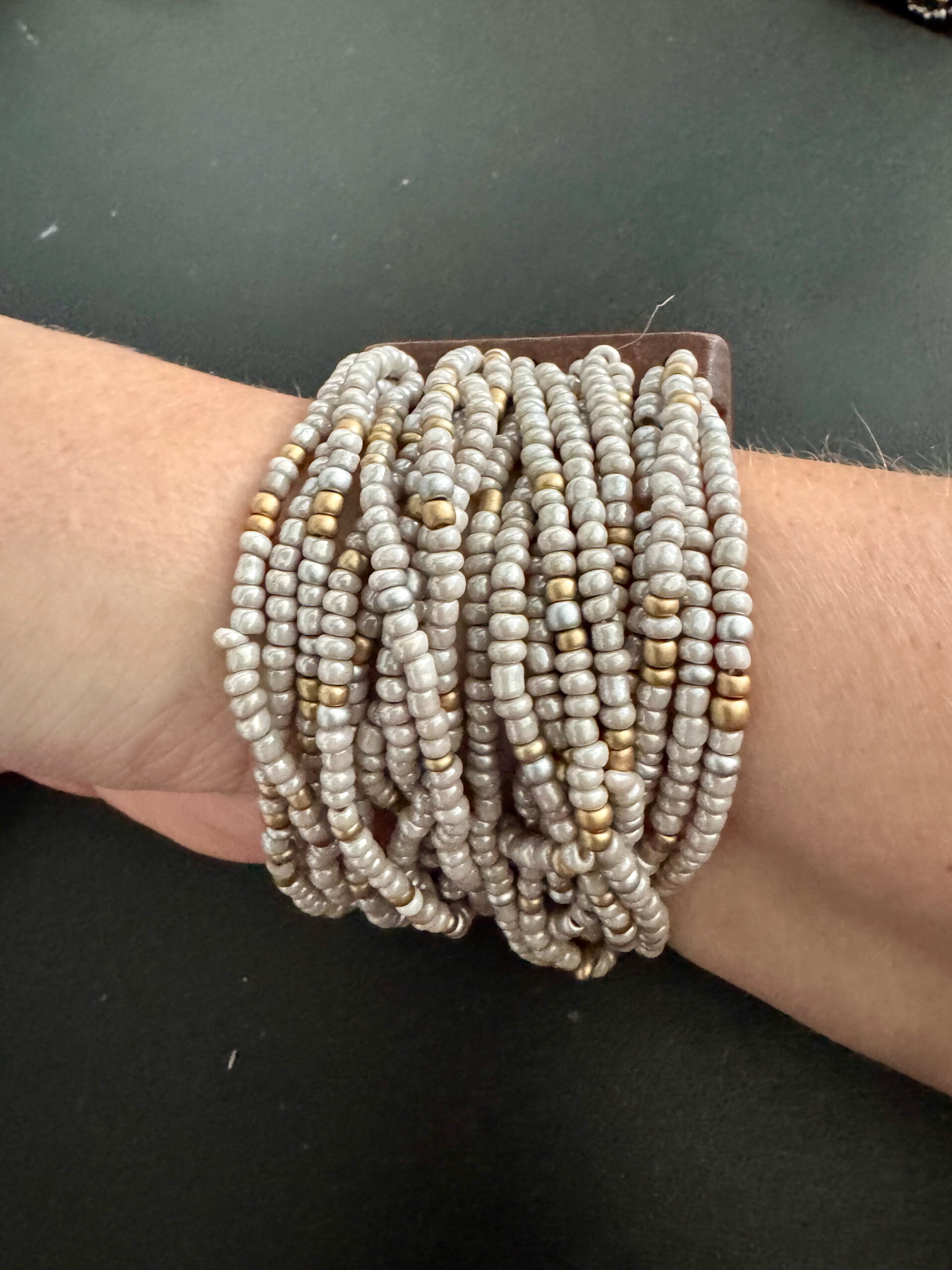 Brede houten armband met elastiek