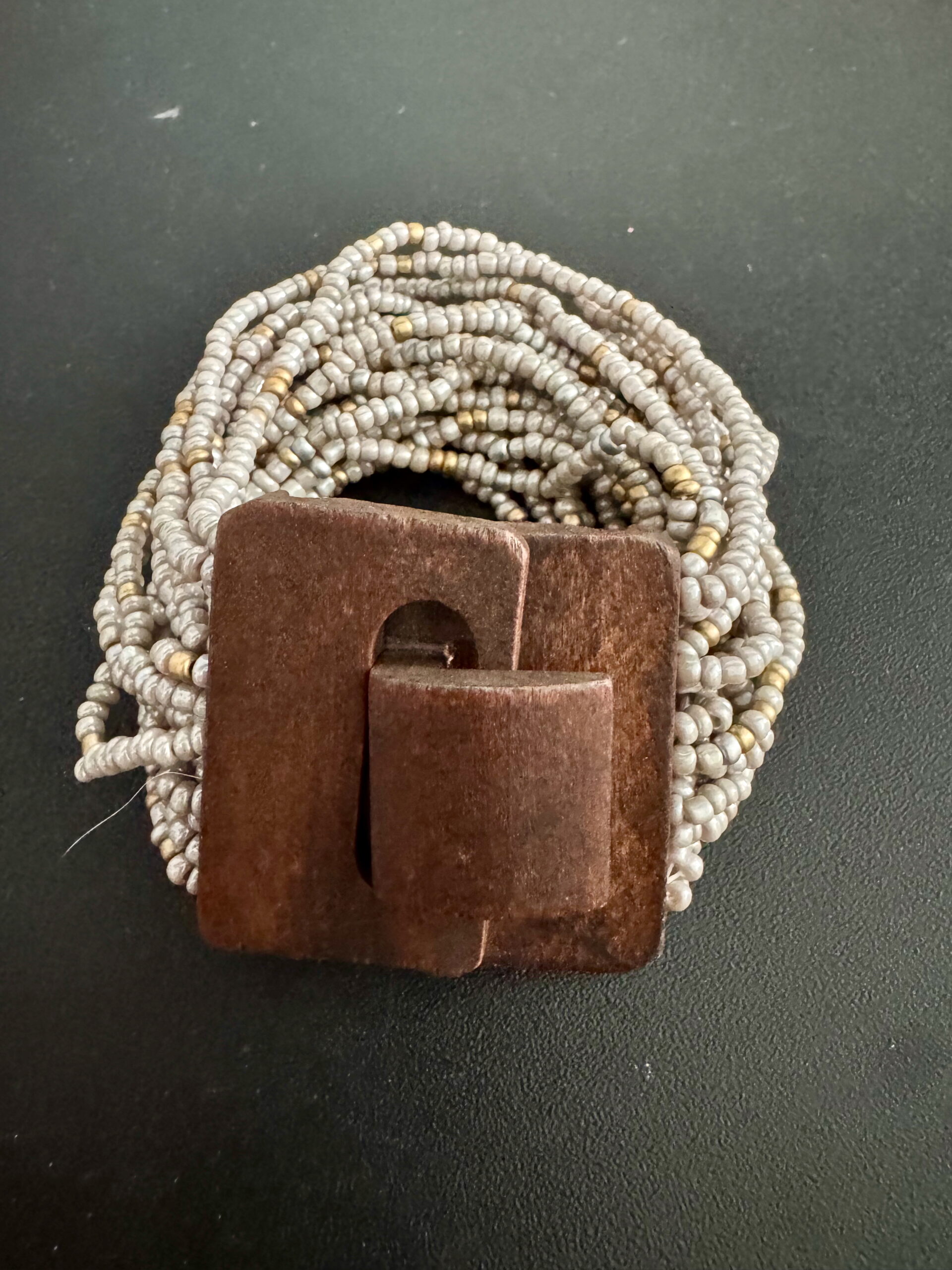 Brede houten armband met elastiek