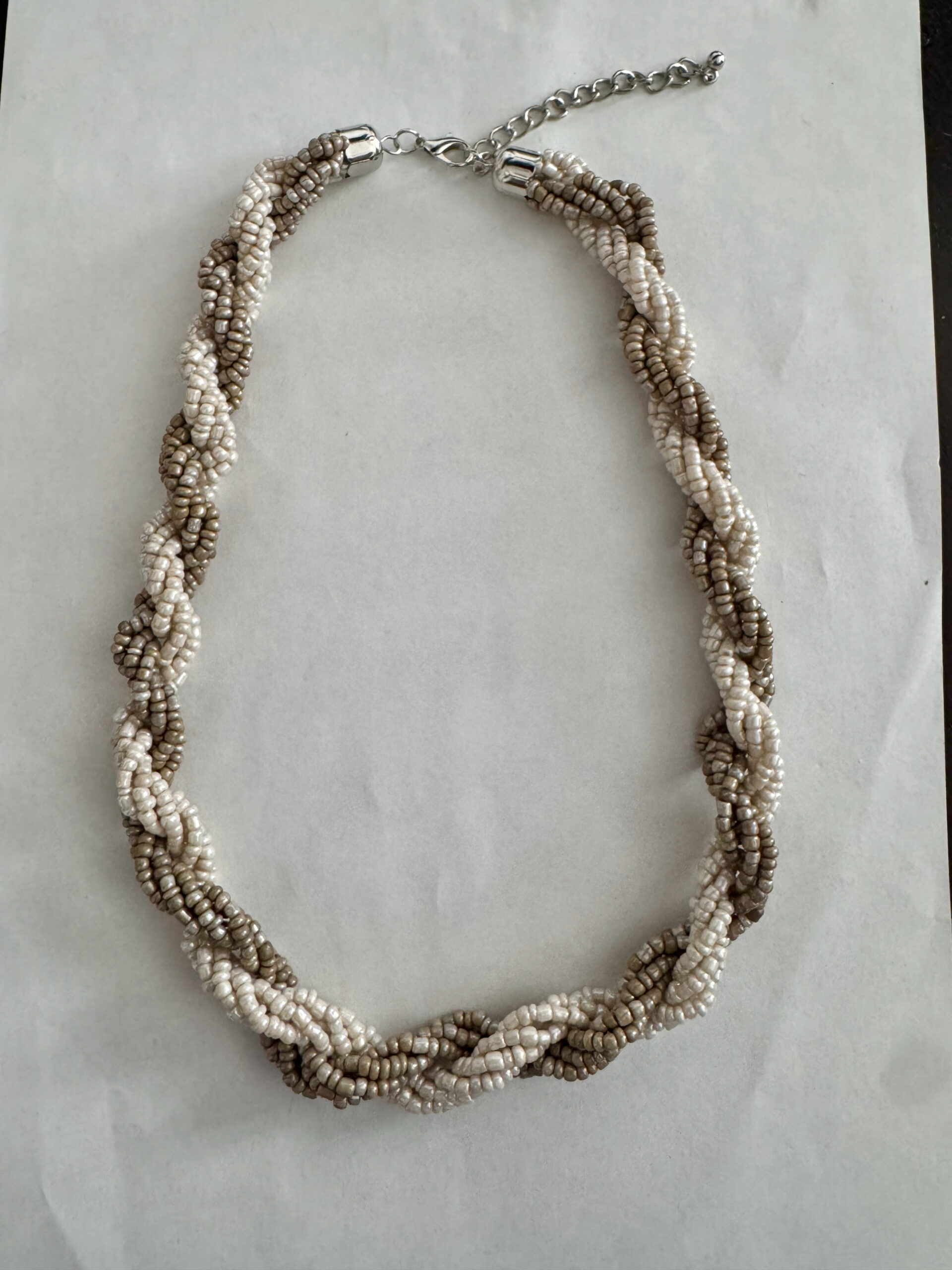 Ketting gevlochten rocailles grijs-crème