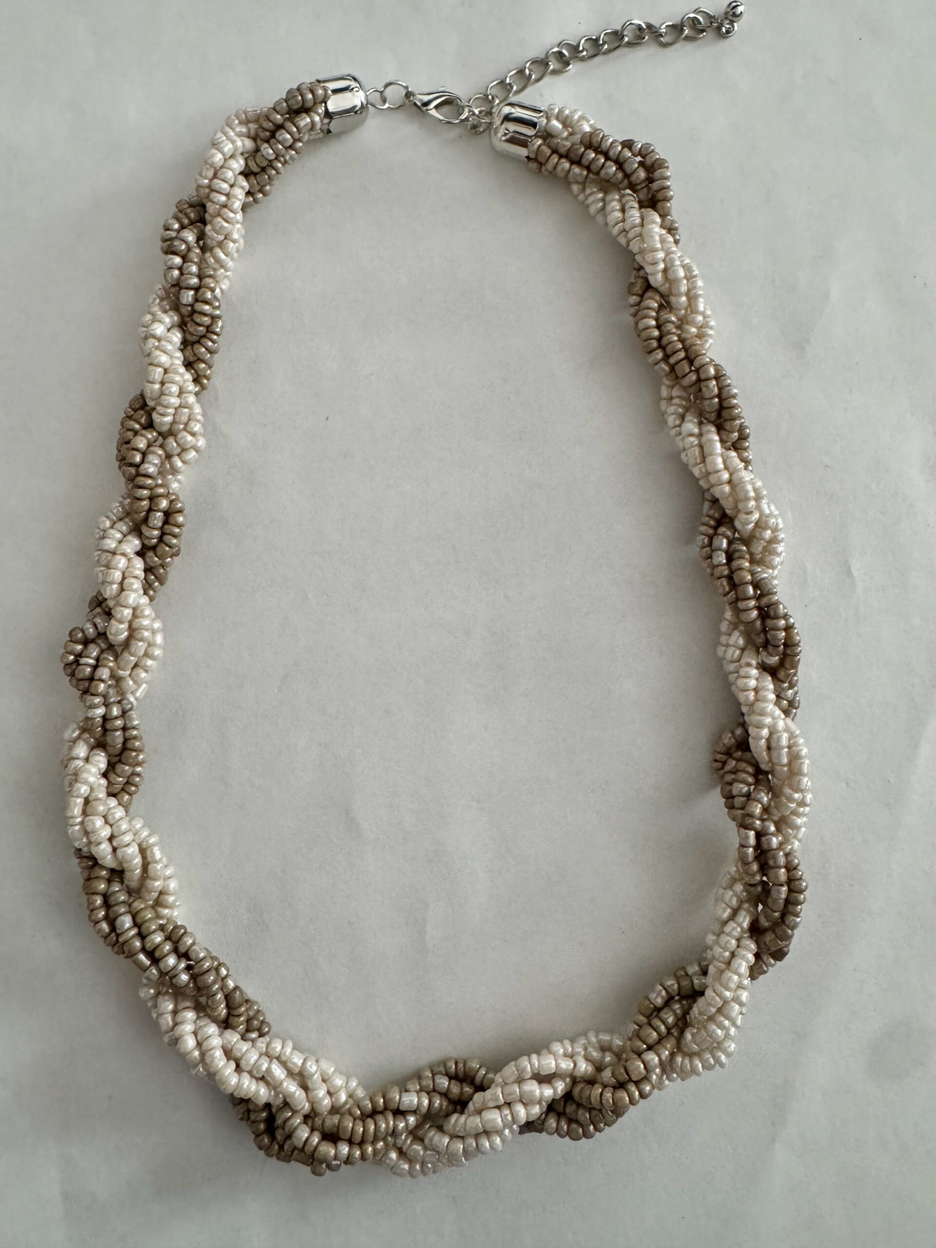 Ketting gevlochten rocailles grijs-crème
