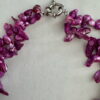 Ketting paars-roze schelpkralen kort
