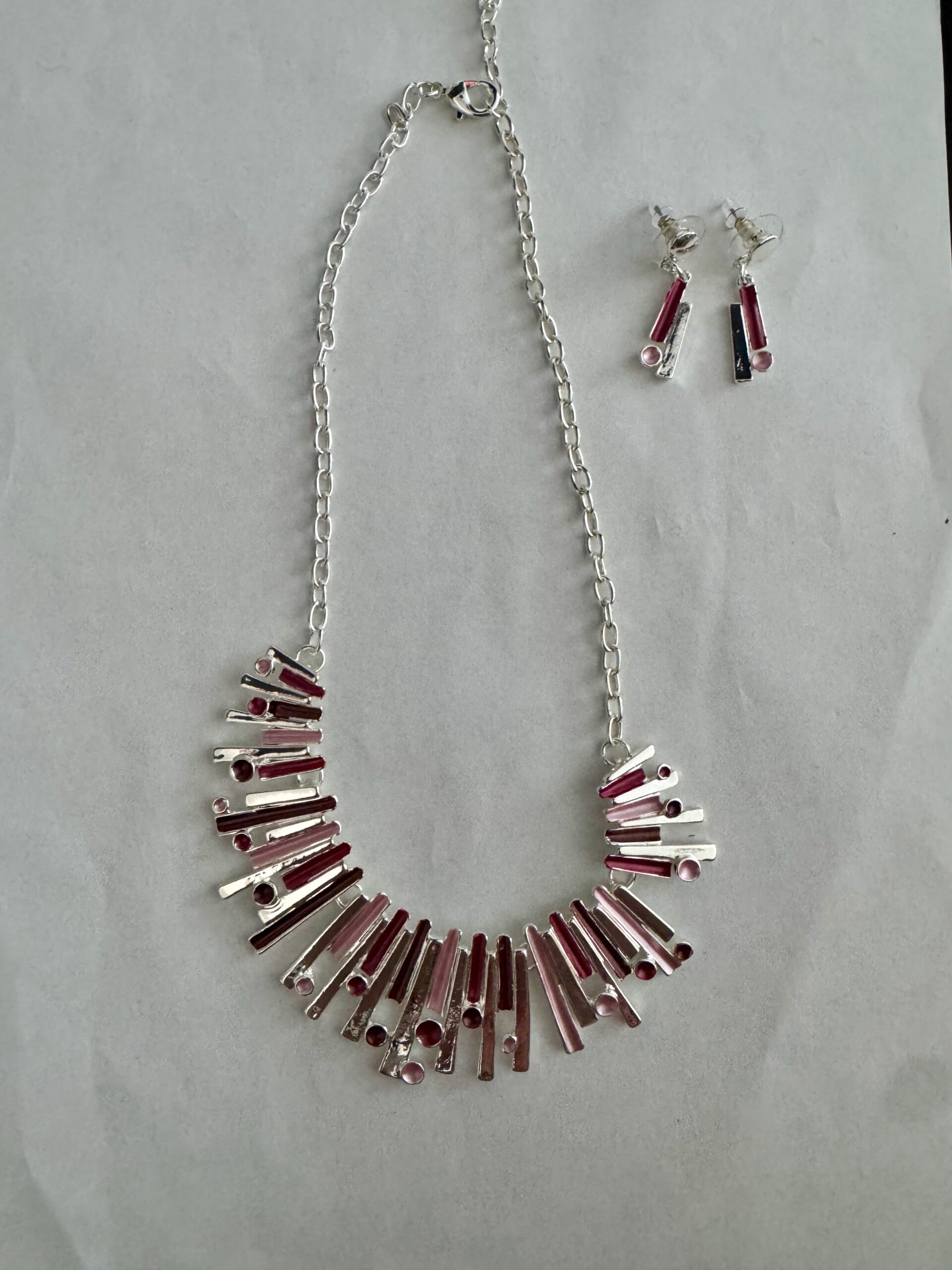 Ketting metaal fantasie rhodium plating met bijpassende oorbellen