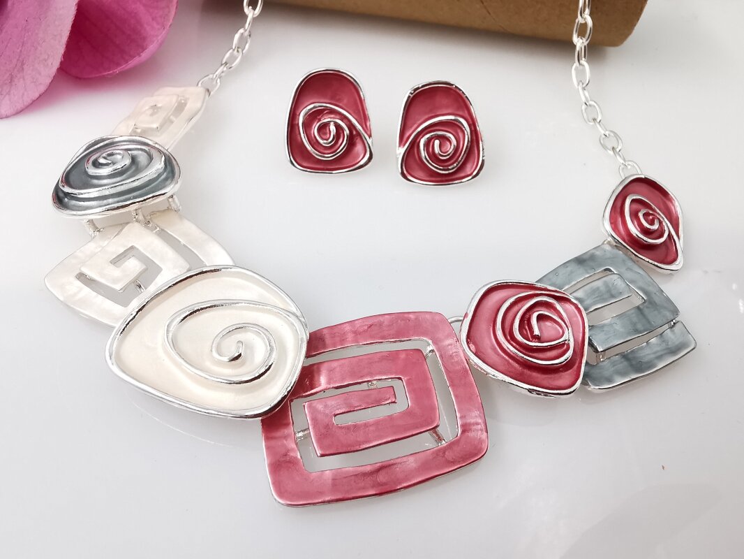 Ketting metaal fantasie rhodium plating met bijpassende oorbellen
