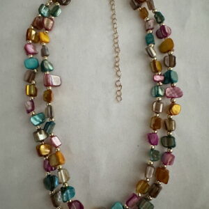 Bonte schelpketting met goudkleurige kraaltjes