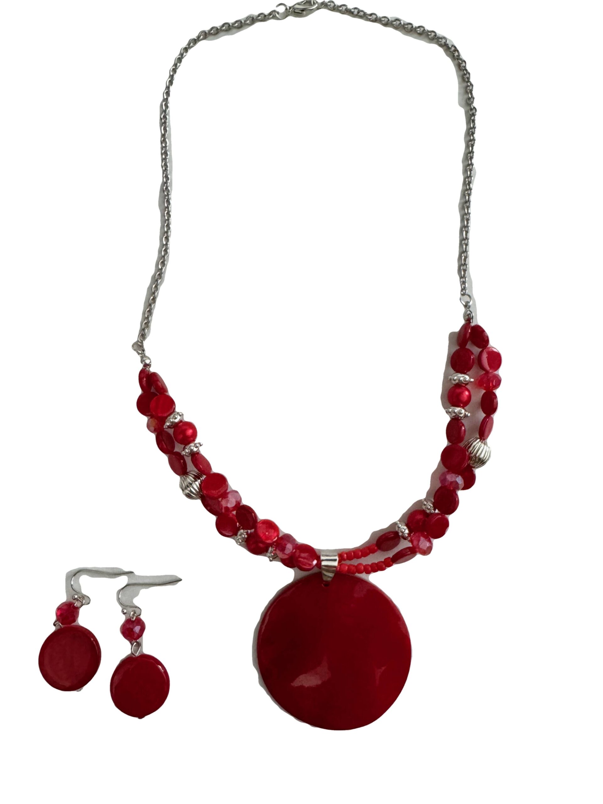 Mooie rode ketting met hanger en bijpassende oorbellen