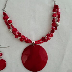 Mooie rode ketting met hanger en bijpassende oorbellen