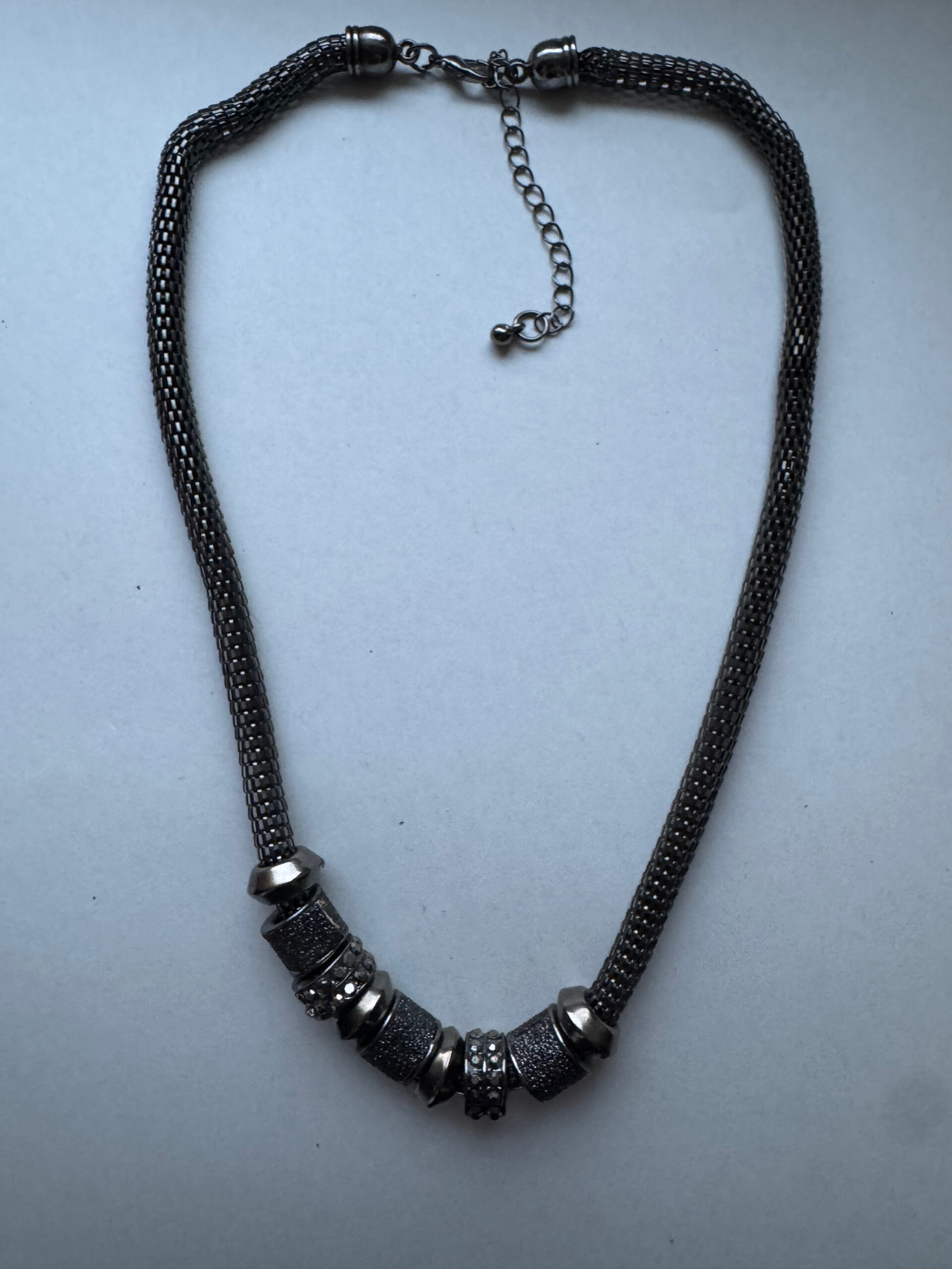 Ketting metaal met antraciete kralen