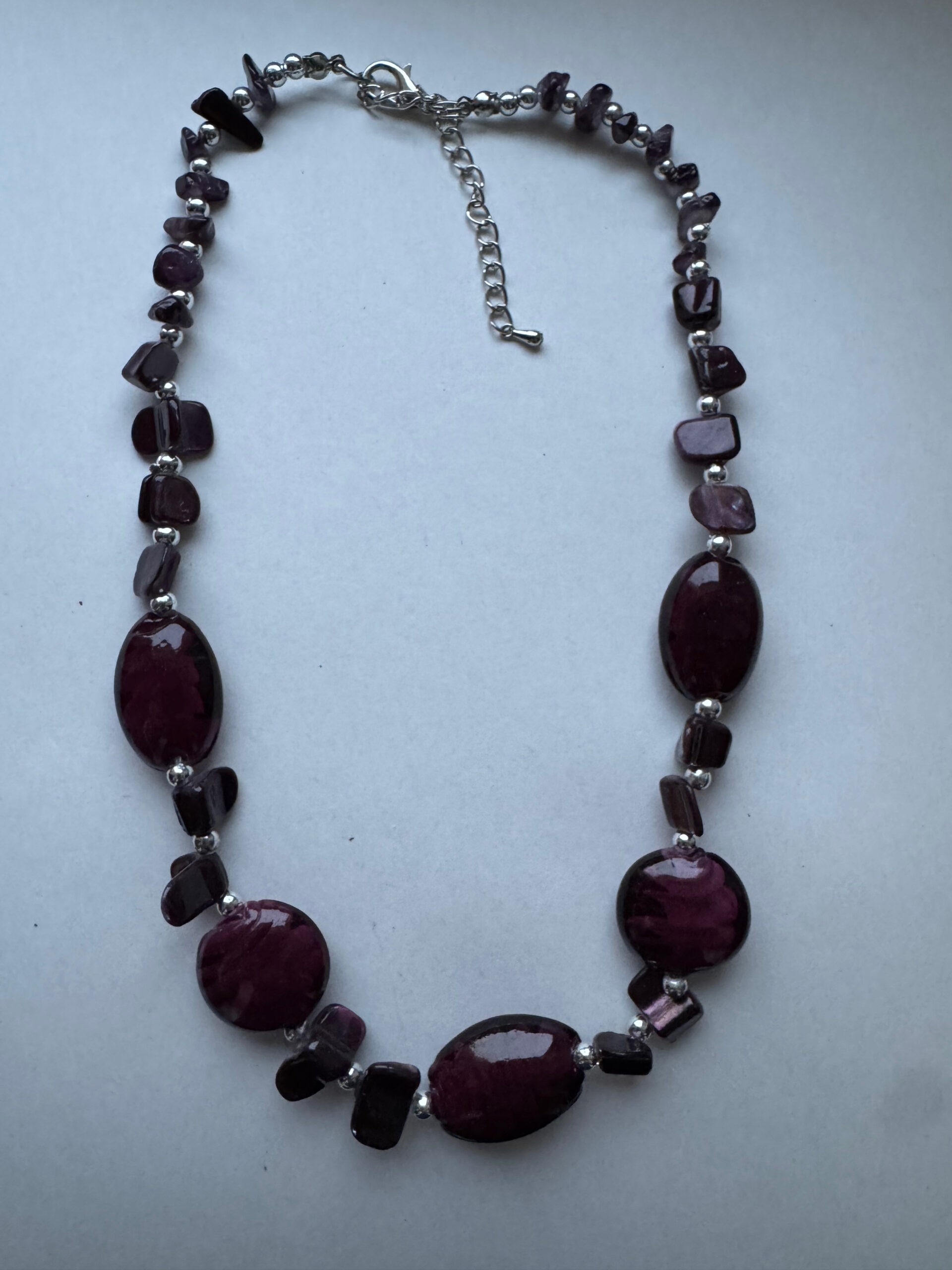 Ketting met violet kralen in 3D