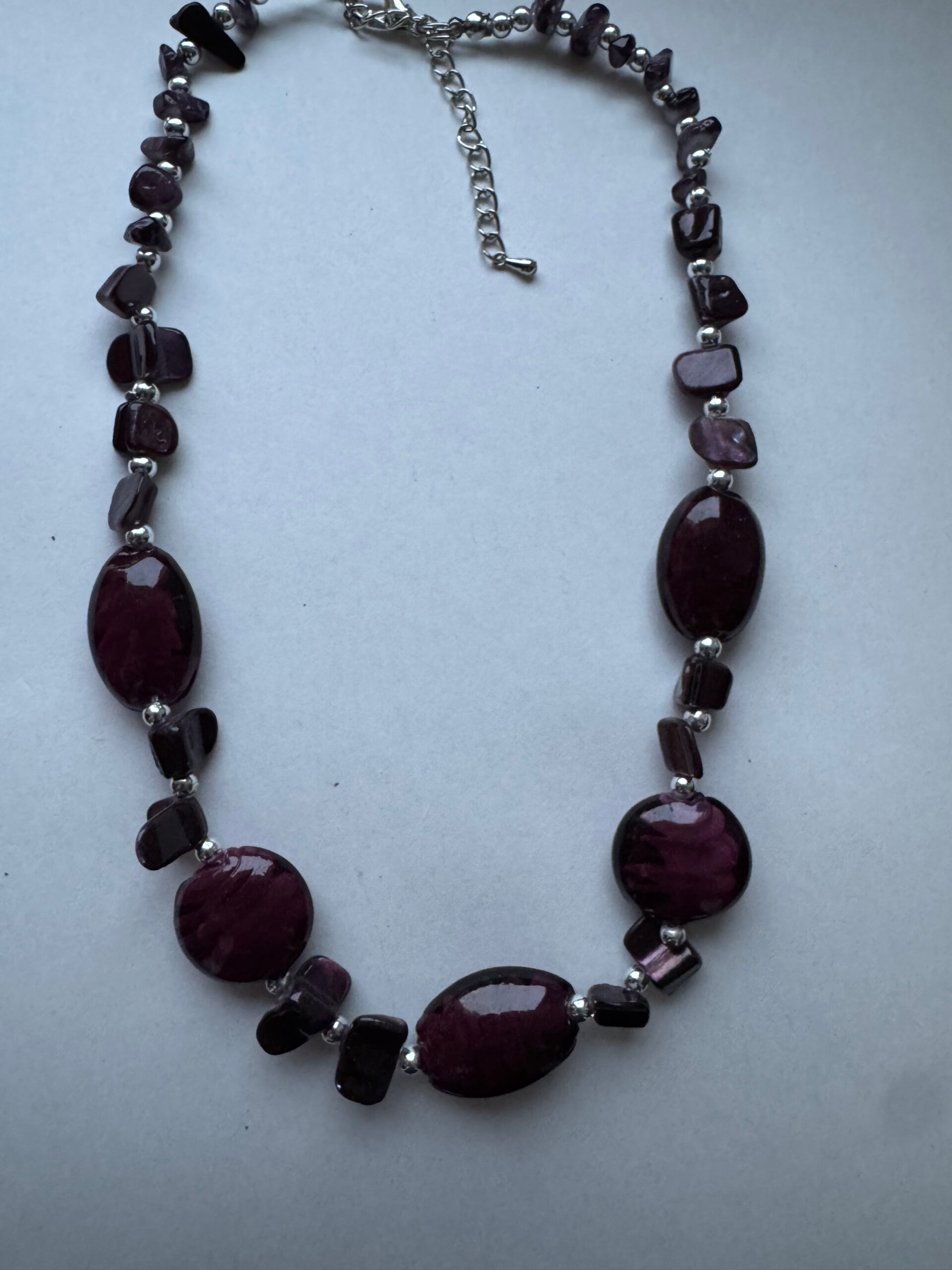 Ketting met violet kralen in 3D