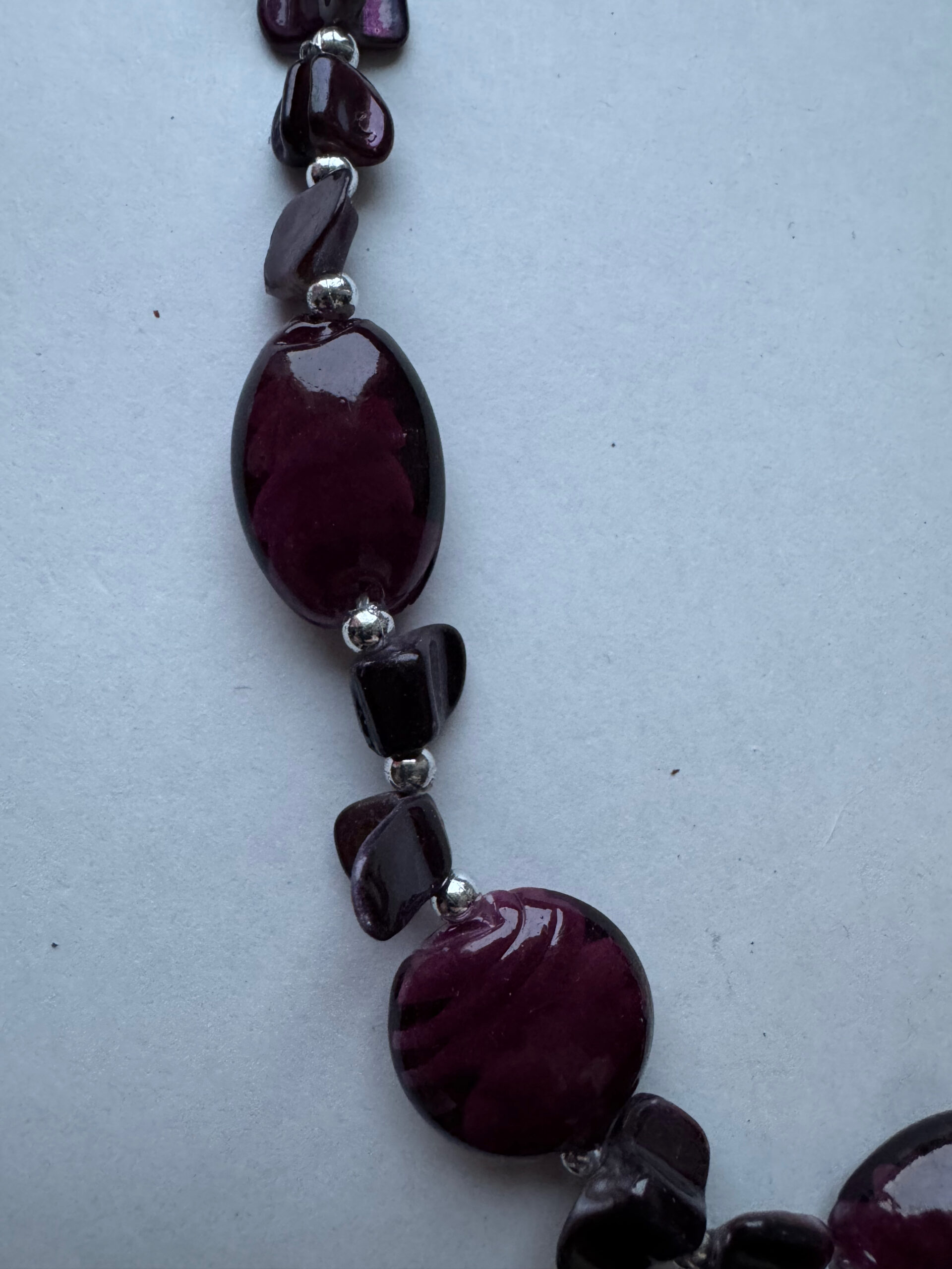 Ketting met violet kralen in 3D