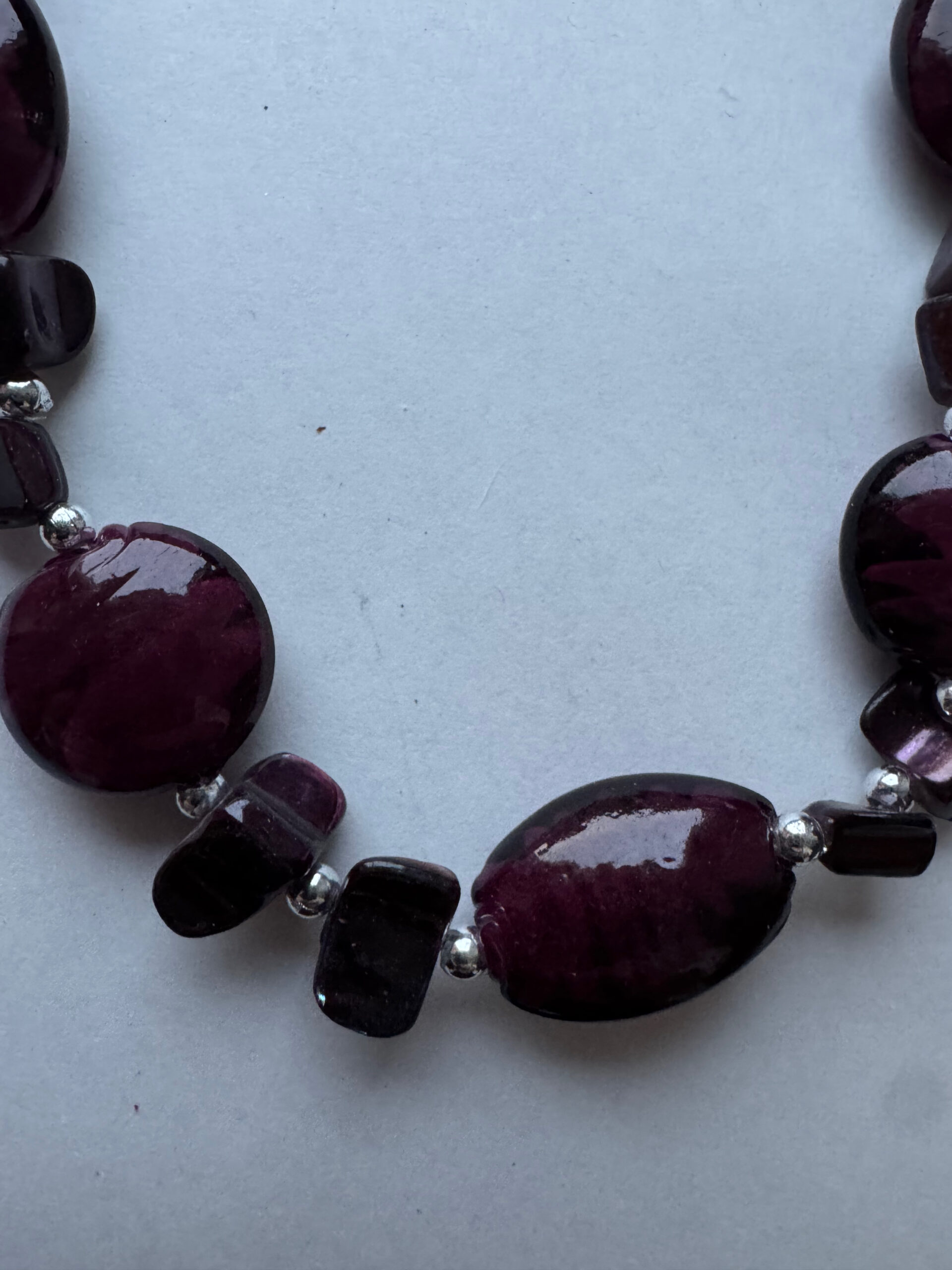 Ketting met violet kralen in 3D