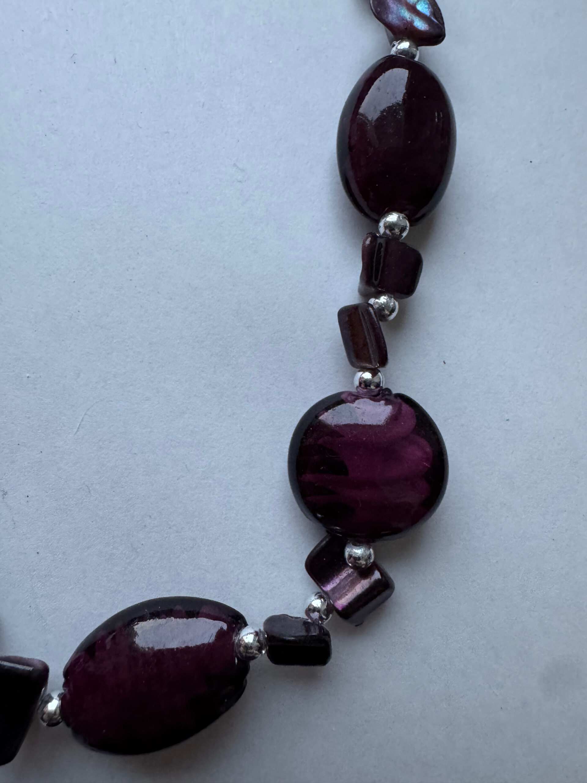 Ketting met violet kralen in 3D