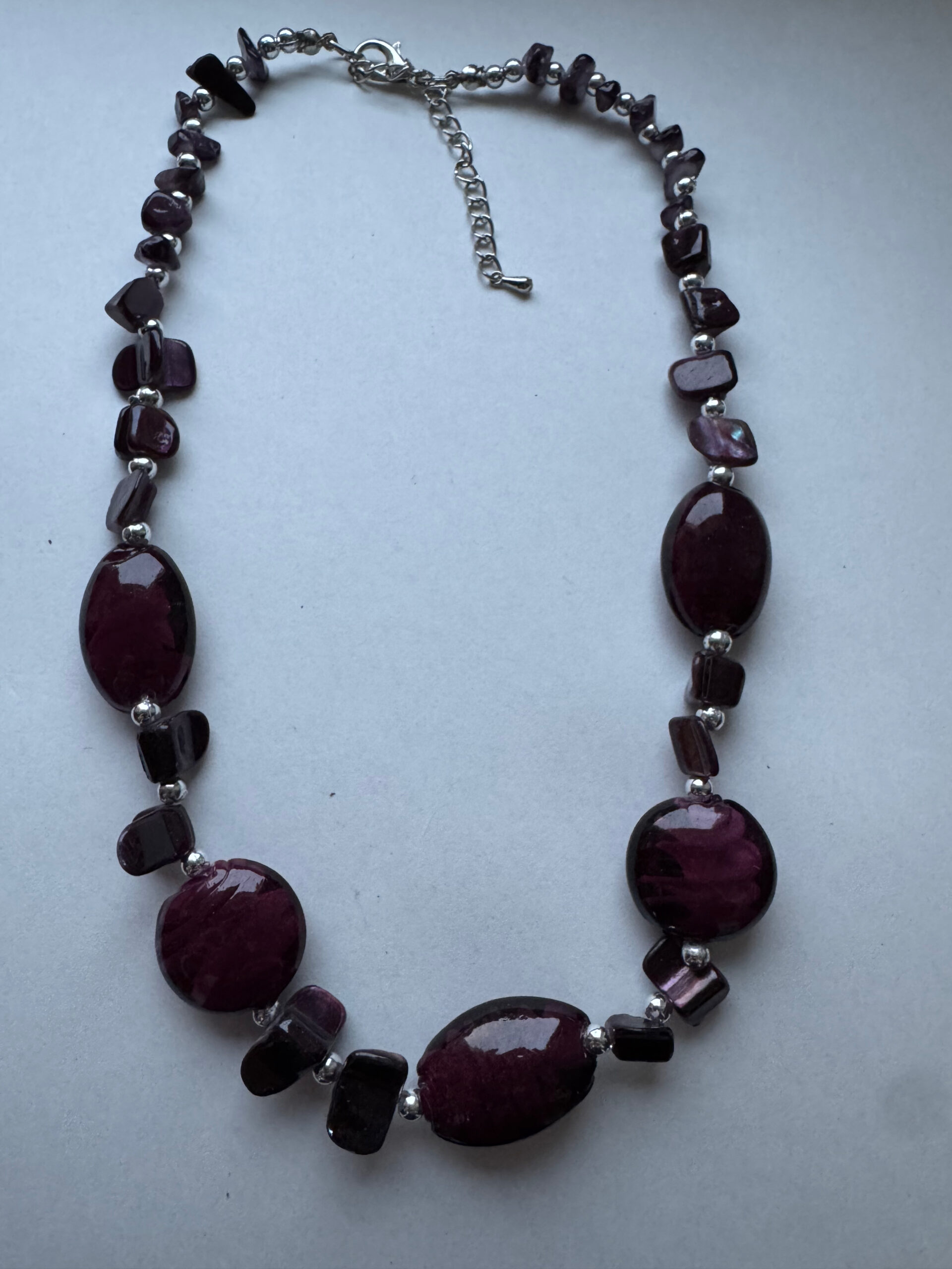 Ketting met violet kralen in 3D