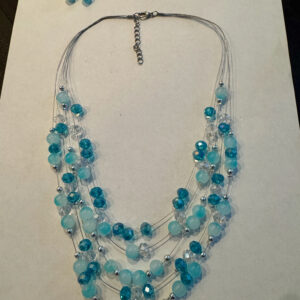 Mooie turquoise handgemaakte laagjesketting met bijpassende oorbellen