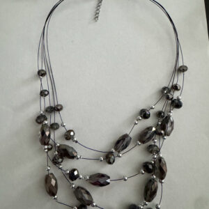 Mooie antraciete handgemaakte laagjesketting met bijpassende oorbellen