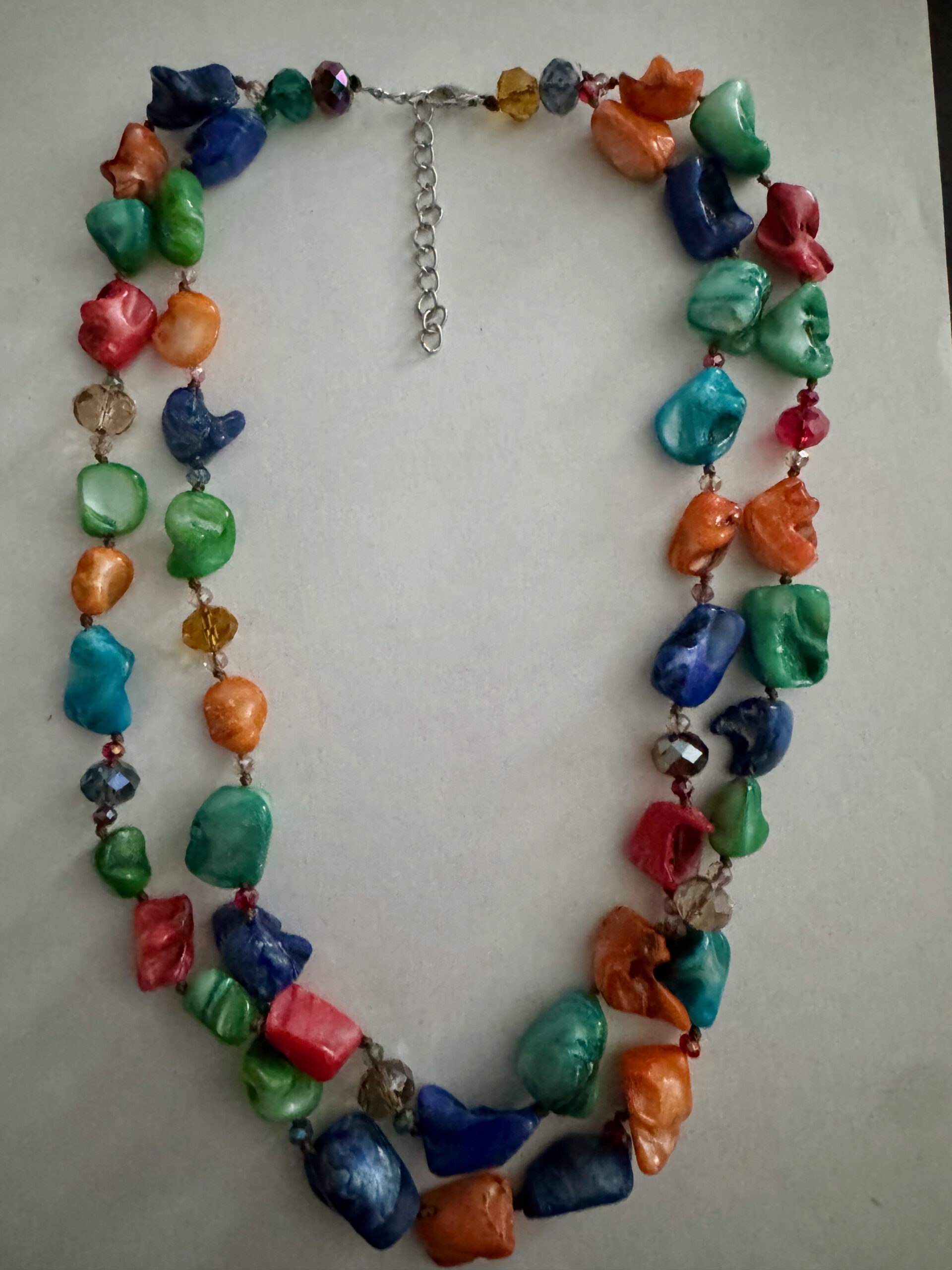 Mooie gekleurde schelpketting met twee laagjes