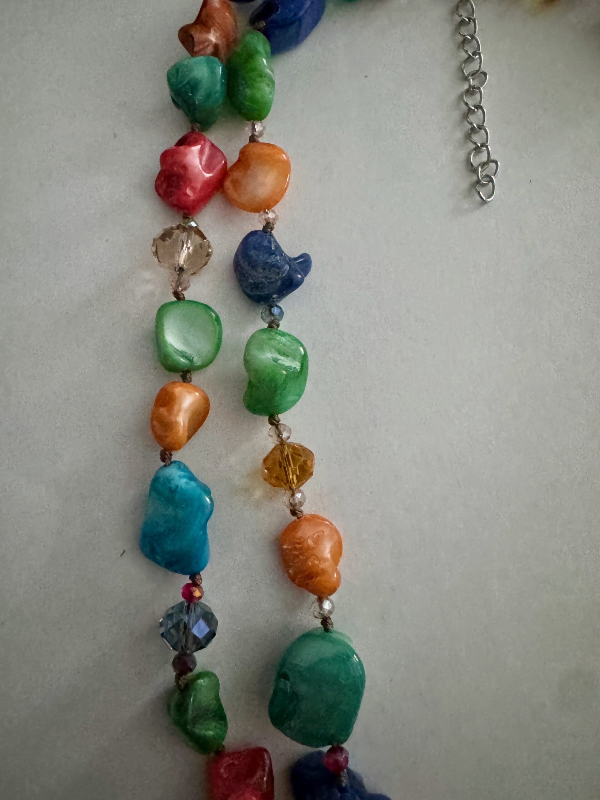 Mooie gekleurde schelpketting met twee laagjes