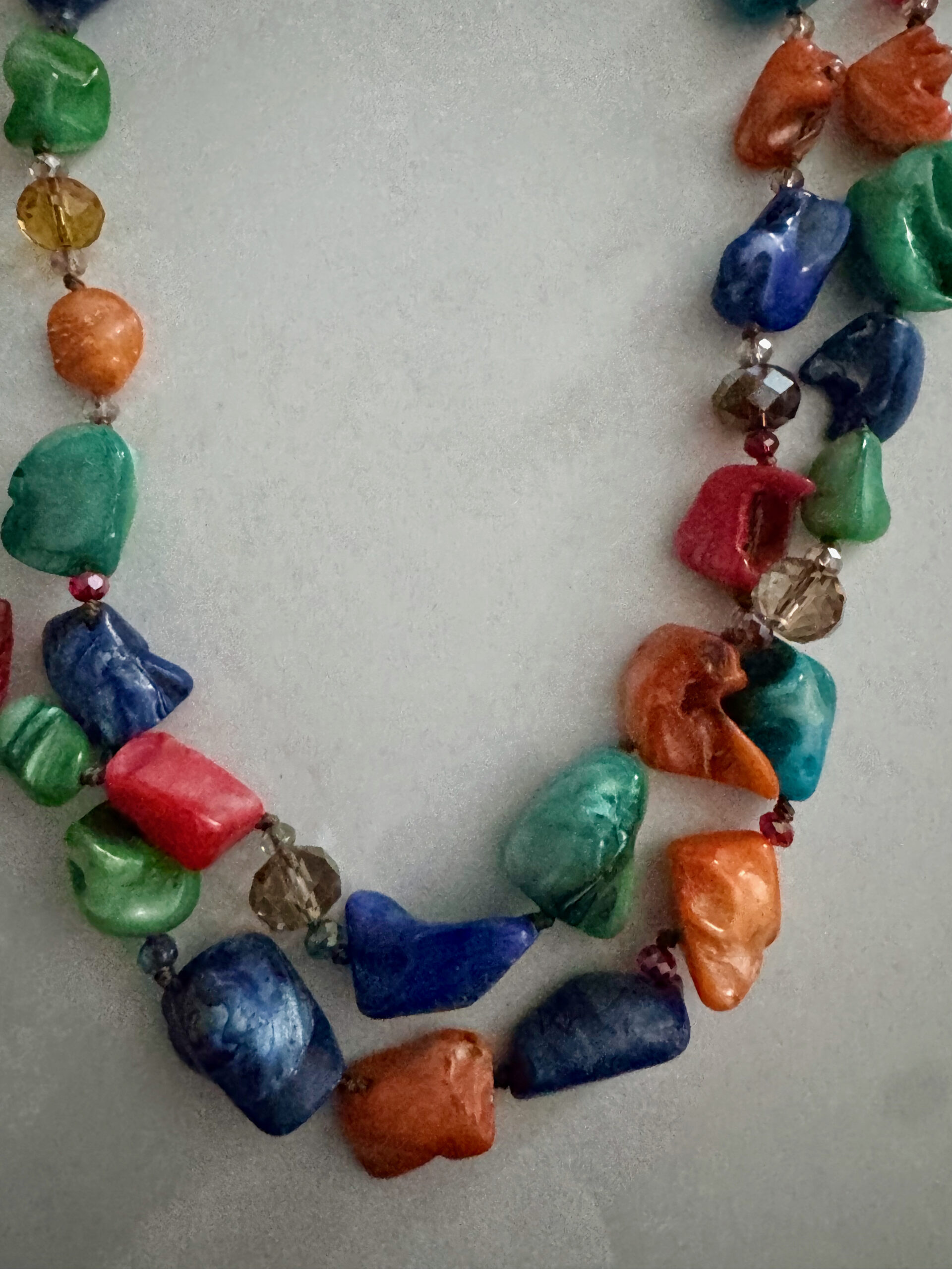 Mooie gekleurde schelpketting met twee laagjes