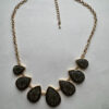 Goudkleurige ketting met druppels met strass
