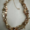 Beige schelpketting met goudkleurige kraaltjes