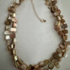 Beige schelpketting met goudkleurige kraaltjes