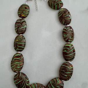 Mooie ketting met Indonesische kermamiekkralen