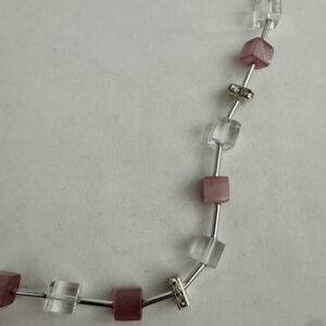 Ketting blokjes en buisjes roze