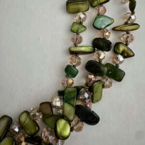 Ketting schelpkralen en facetkralen 3 laags donkergroen