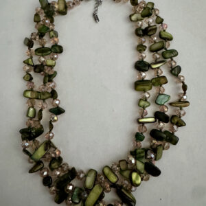 Ketting schelpkralen en facetkralen 3 laags donkergroen