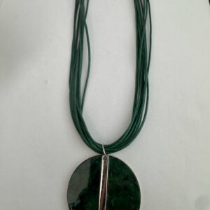 Groene ketting meerdere draden met groene hanger