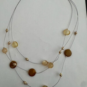 Laagjesketting met 3 laagjes met mooie bruine en beige kralen met goudkleurige kraaltjes