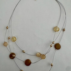 Laagjesketting met 3 laagjes met mooie bruine en beige kralen met goudkleurige kraaltjes