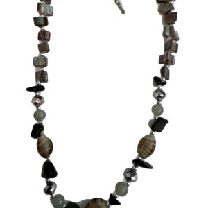 Ketting met antraciete kralen in 3D