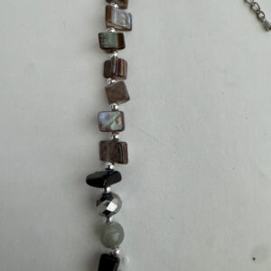 Ketting met antraciete kralen in 3D