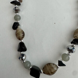 Ketting met antraciete kralen in 3D