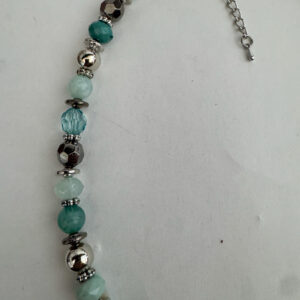 Kralenketting mintkleuren met zilverkleurige tussenkraaltjes