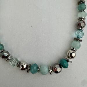 Kralenketting mintkleuren met zilverkleurige tussenkraaltjes