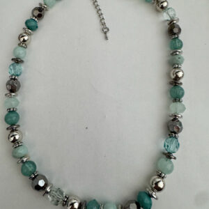 Kralenketting mintkleuren met zilverkleurige tussenkraaltjes