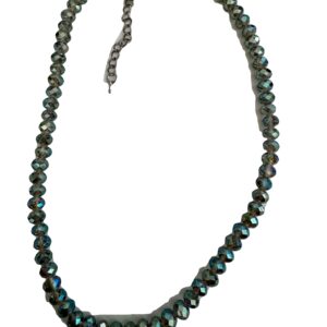 Mooie zelfgemaakte ketting in blauwtinten met 4 mm facetkralen