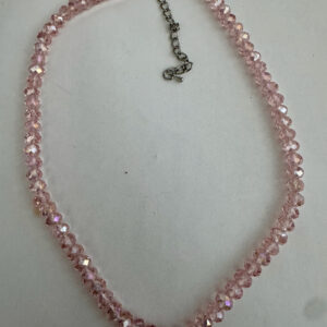 Mooie zelfgemaakte ketting in rozetinten met 4 mm facetkralen