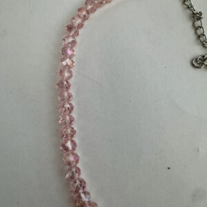 Mooie zelfgemaakte ketting in rozetinten met 4 mm facetkralen