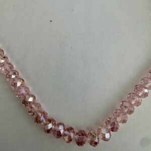 Mooie zelfgemaakte ketting in rozetinten met 4 mm facetkralen