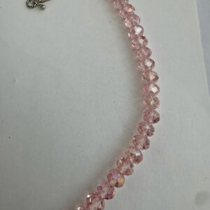Mooie zelfgemaakte ketting in rozetinten met 4 mm facetkralen