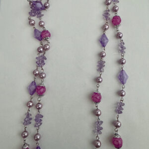 Lange ketting met parels en facet kralen geketteld paars