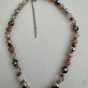 Kralenketting oudroze met zilverkleurige tussenkraaltjes