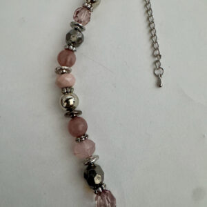 Kralenketting oudroze met zilverkleurige tussenkraaltjes